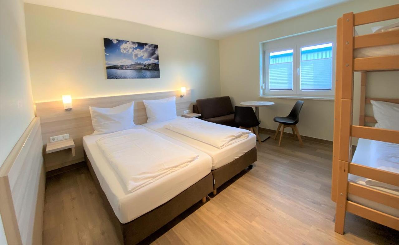 Hotel Am Wiesenweg L 24H Check-In Hausen  ภายนอก รูปภาพ