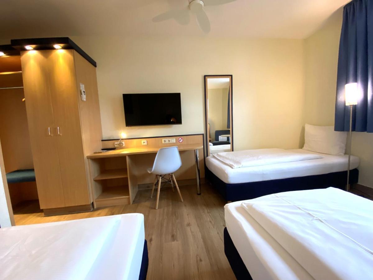 Hotel Am Wiesenweg L 24H Check-In Hausen  ภายนอก รูปภาพ
