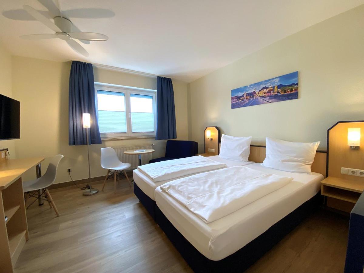 Hotel Am Wiesenweg L 24H Check-In Hausen  ภายนอก รูปภาพ