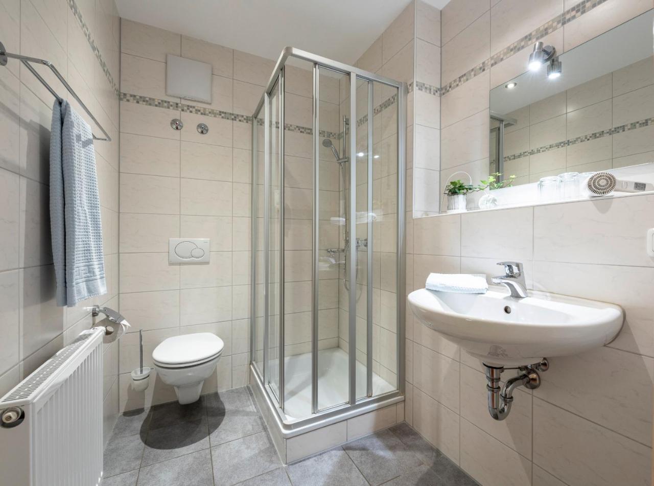 Hotel Am Wiesenweg L 24H Check-In Hausen  ภายนอก รูปภาพ