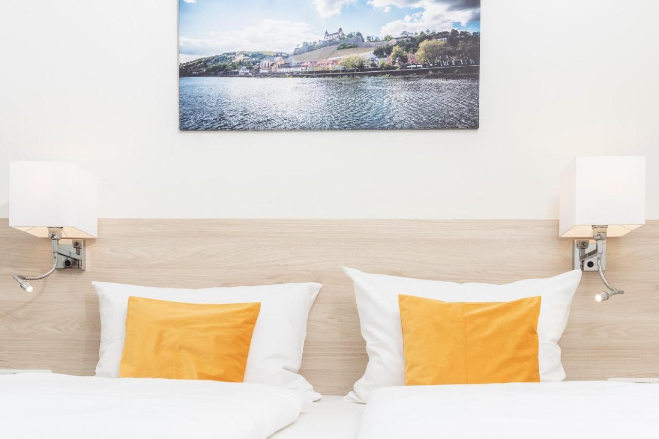 Hotel Am Wiesenweg L 24H Check-In Hausen  ภายนอก รูปภาพ