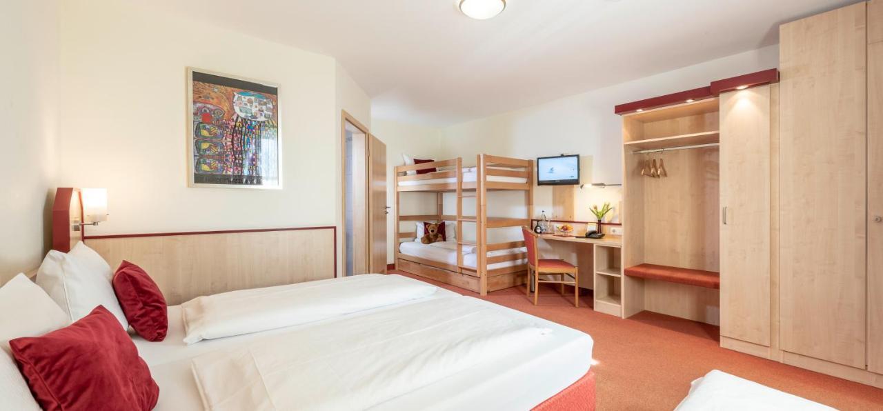Hotel Am Wiesenweg L 24H Check-In Hausen  ภายนอก รูปภาพ
