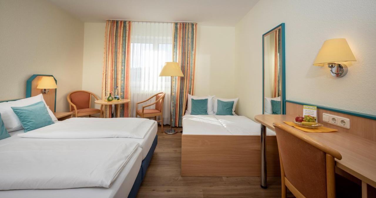 Hotel Am Wiesenweg L 24H Check-In Hausen  ภายนอก รูปภาพ