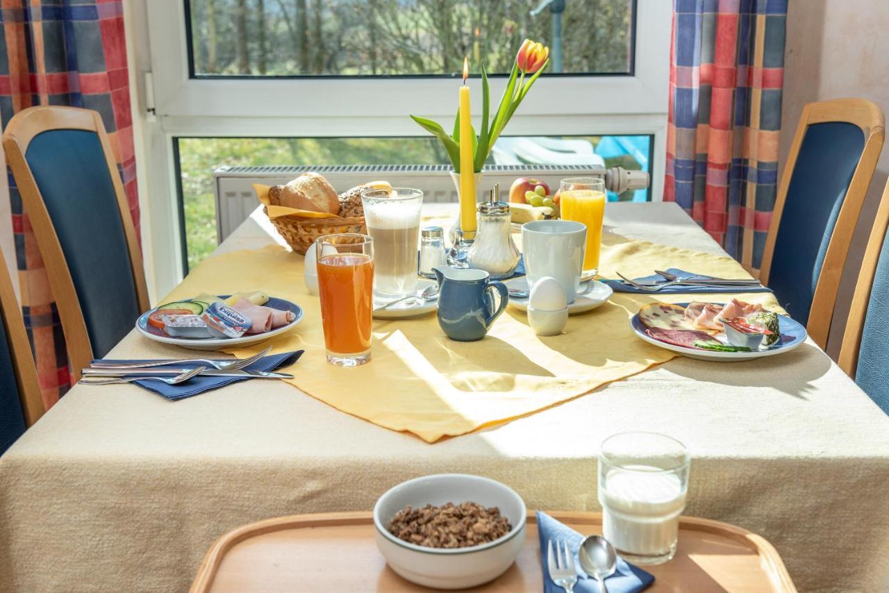 Hotel Am Wiesenweg L 24H Check-In Hausen  ภายนอก รูปภาพ