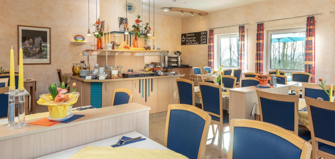 Hotel Am Wiesenweg L 24H Check-In Hausen  ภายนอก รูปภาพ