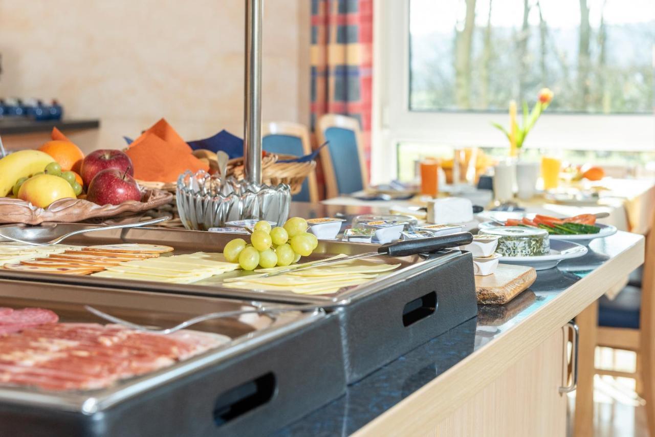 Hotel Am Wiesenweg L 24H Check-In Hausen  ภายนอก รูปภาพ