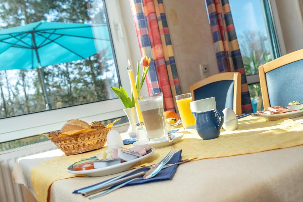 Hotel Am Wiesenweg L 24H Check-In Hausen  ภายนอก รูปภาพ