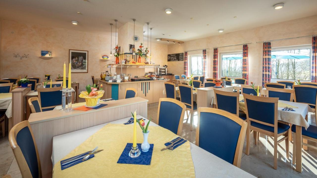Hotel Am Wiesenweg L 24H Check-In Hausen  ภายนอก รูปภาพ